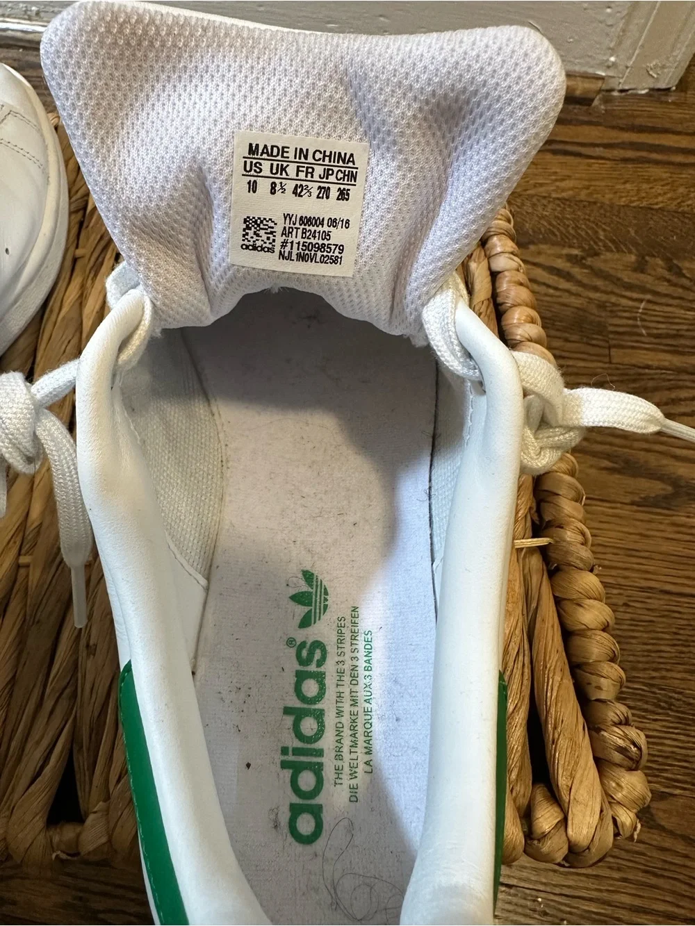 adidas stan smith Women’s Sneakers with Green Heel Tab